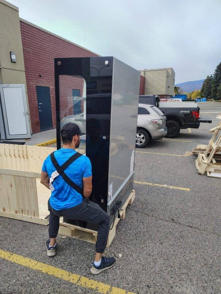 True North Okanagan Movers crew on a job in the Okanagan, photo 8